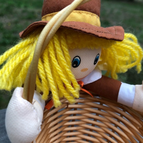 Russ Vintage Thanksgiving Pilgrim Treat Basket 5" High Brown Clothes Yellow Hair - Picture 8 of 12